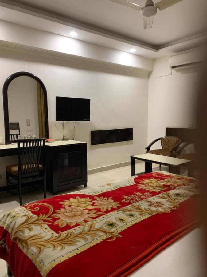 Hotel Raman'S Jagadhri Экстерьер фото
