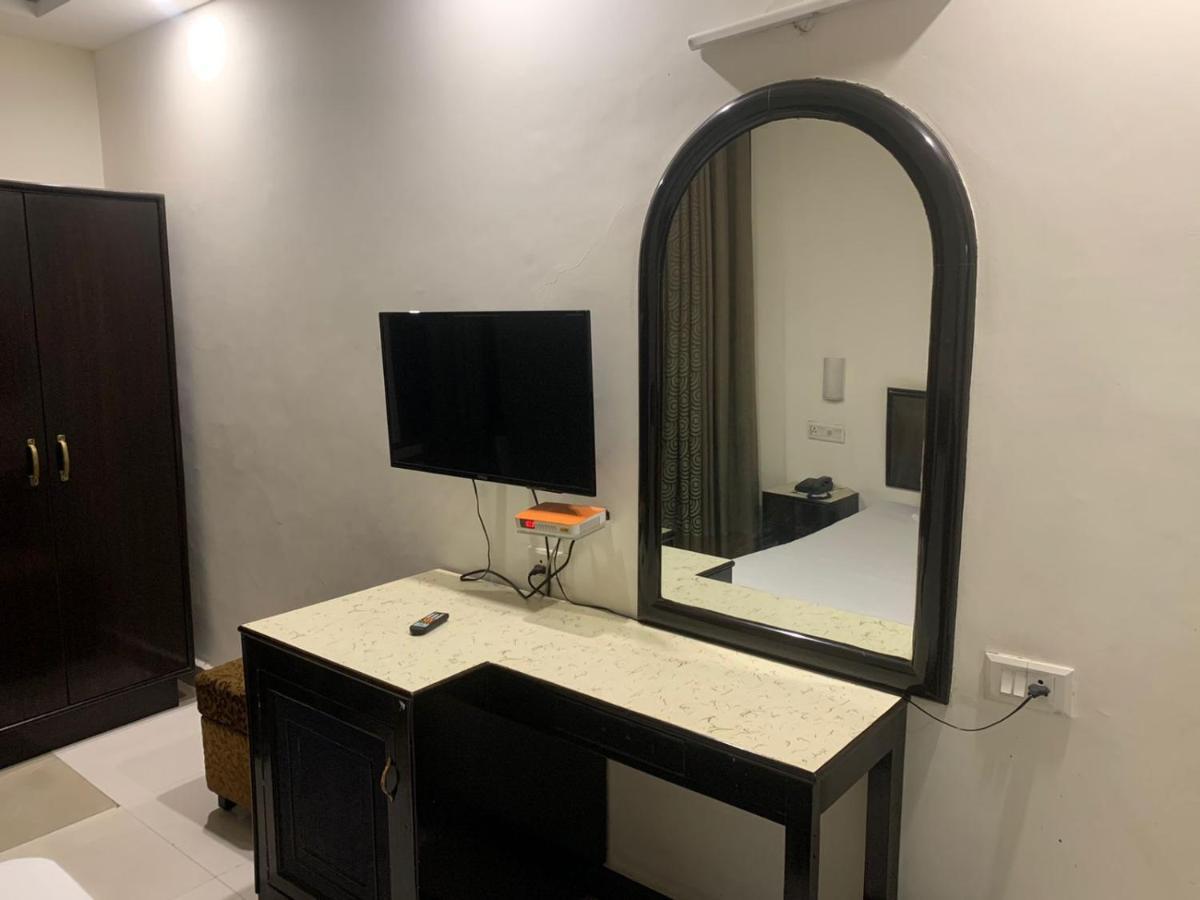 Hotel Raman'S Jagadhri Экстерьер фото
