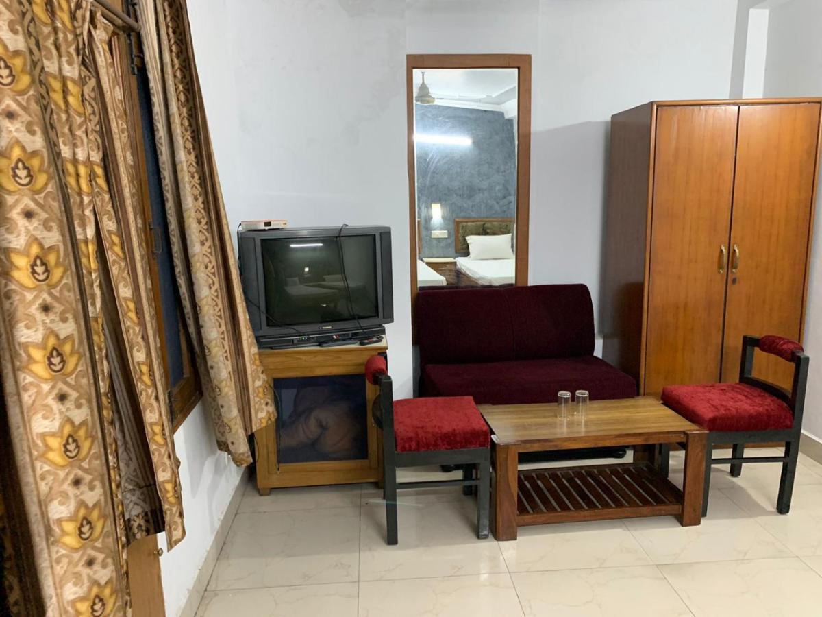 Hotel Raman'S Jagadhri Экстерьер фото