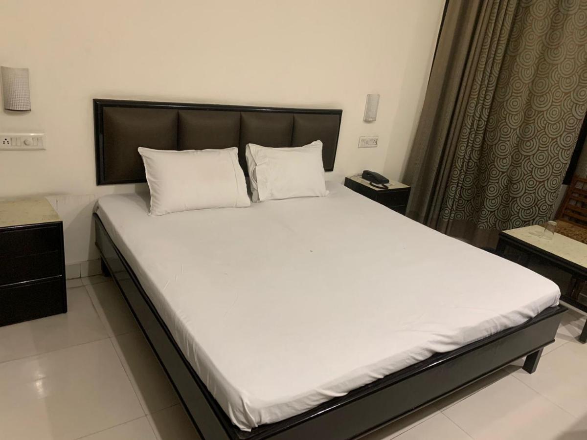 Hotel Raman'S Jagadhri Экстерьер фото