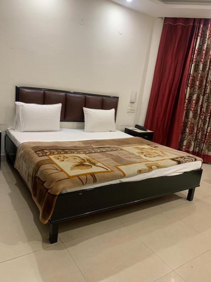 Hotel Raman'S Jagadhri Экстерьер фото
